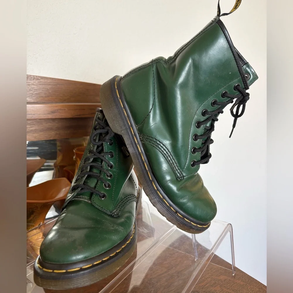 Doc Martens 1460 smooth leather green boots women size 7. - Picture 2 of 15